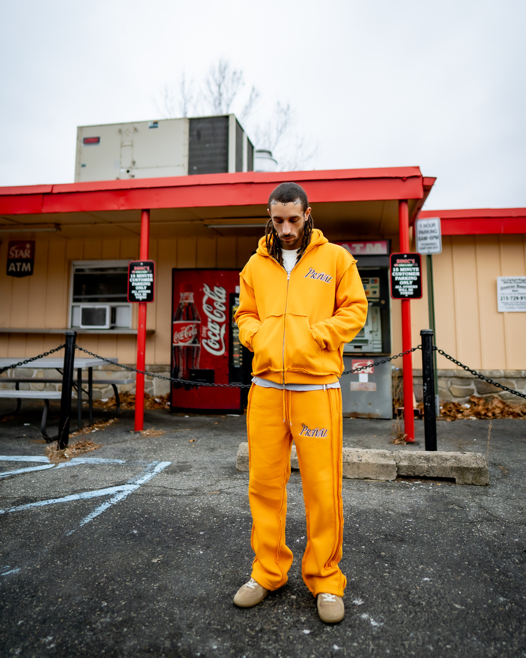 YLLW Prəˈval [DISTRESSED] SWEATSUIT