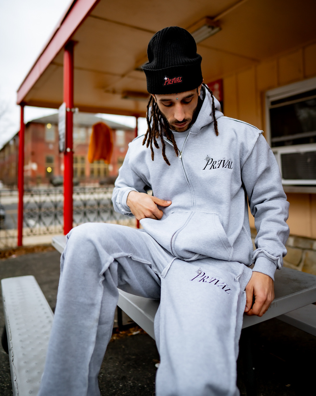 GRY Prəˈval [DISTRESSED] SWEATSUIT